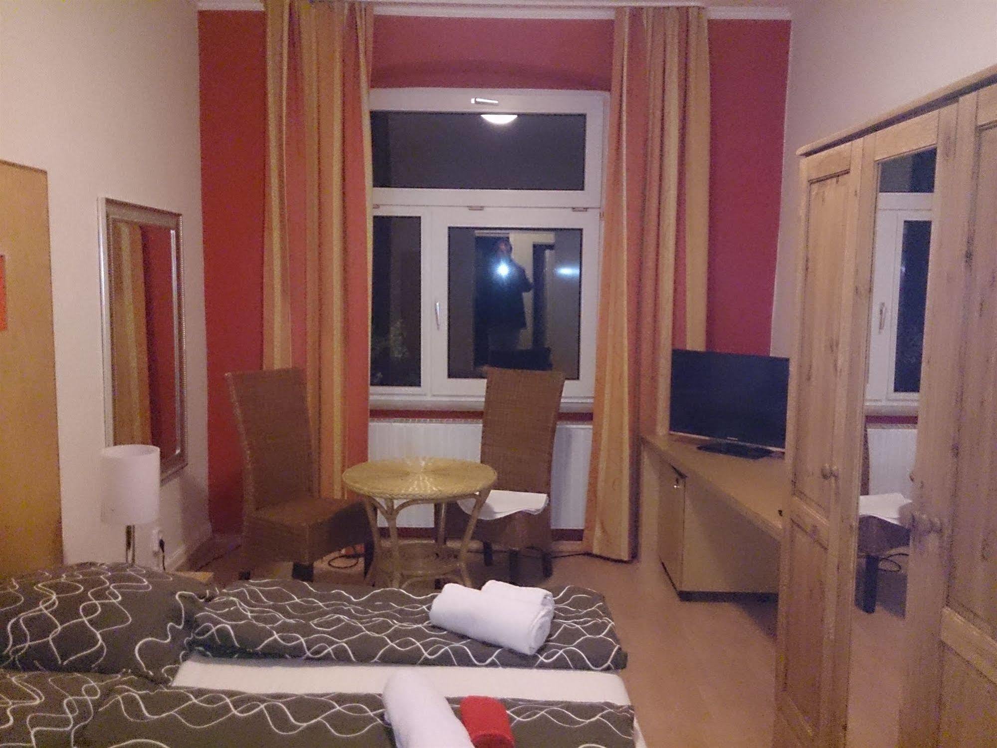 Ruhrzimmer เกลเซนเคียร์เคน ภายนอก รูปภาพ